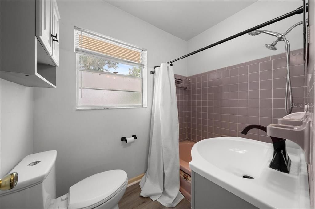 For Sale: $239,900 (4 beds, 2 baths, 1399 Square Feet)