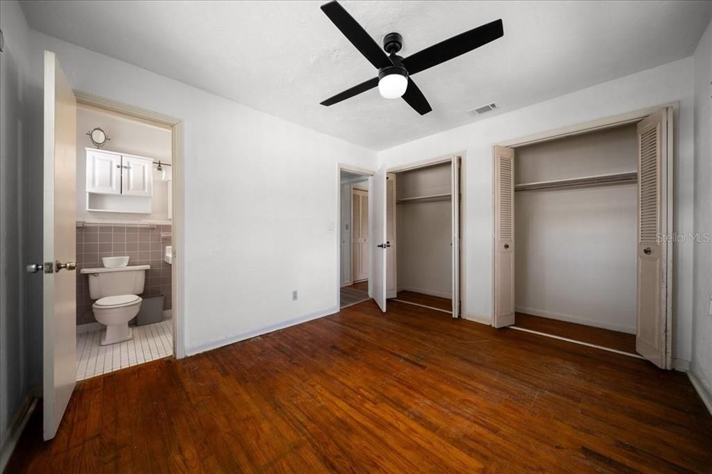 For Sale: $239,900 (4 beds, 2 baths, 1399 Square Feet)
