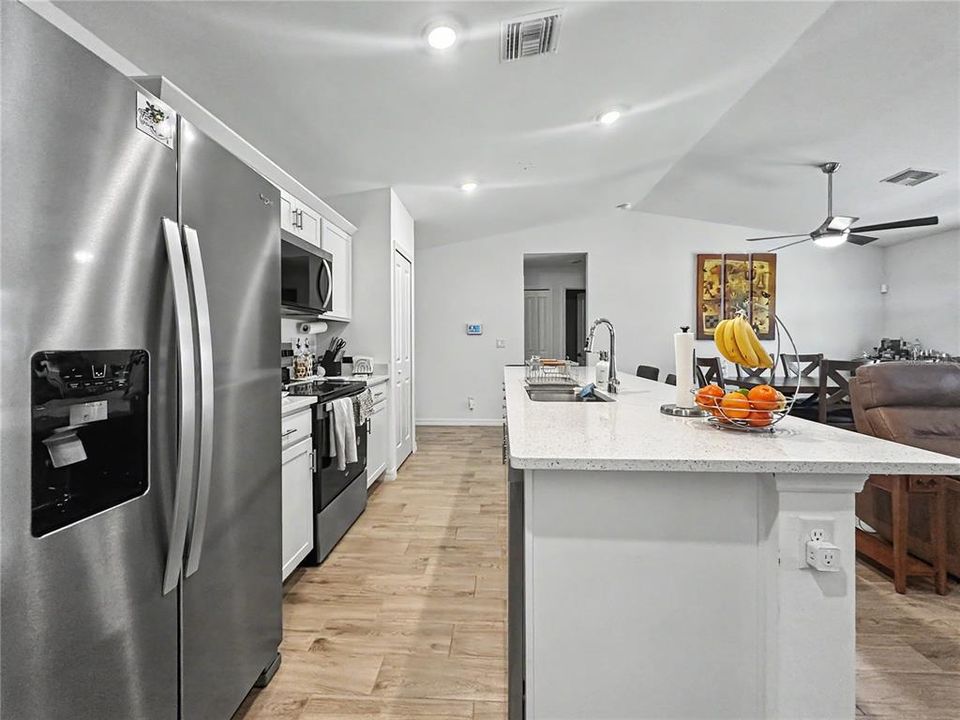 For Rent: $3,000 (3 beds, 2 baths, 1240 Square Feet)