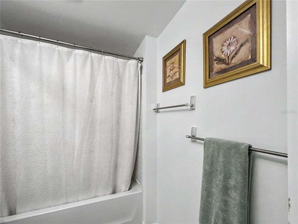 For Rent: $3,000 (3 beds, 2 baths, 1240 Square Feet)