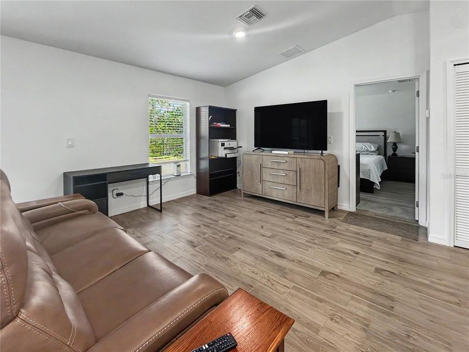 For Rent: $3,000 (3 beds, 2 baths, 1240 Square Feet)