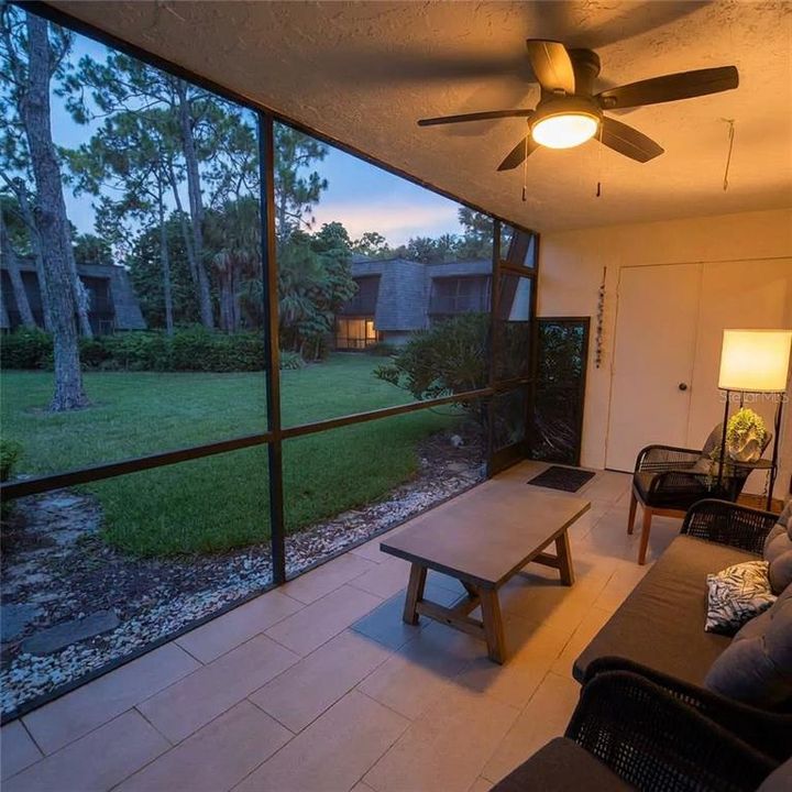 For Sale: $189,000 (2 beds, 2 baths, 967 Square Feet)