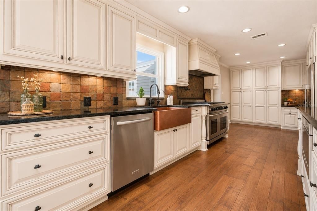For Sale: $1,395,000 (5 beds, 4 baths, 4088 Square Feet)
