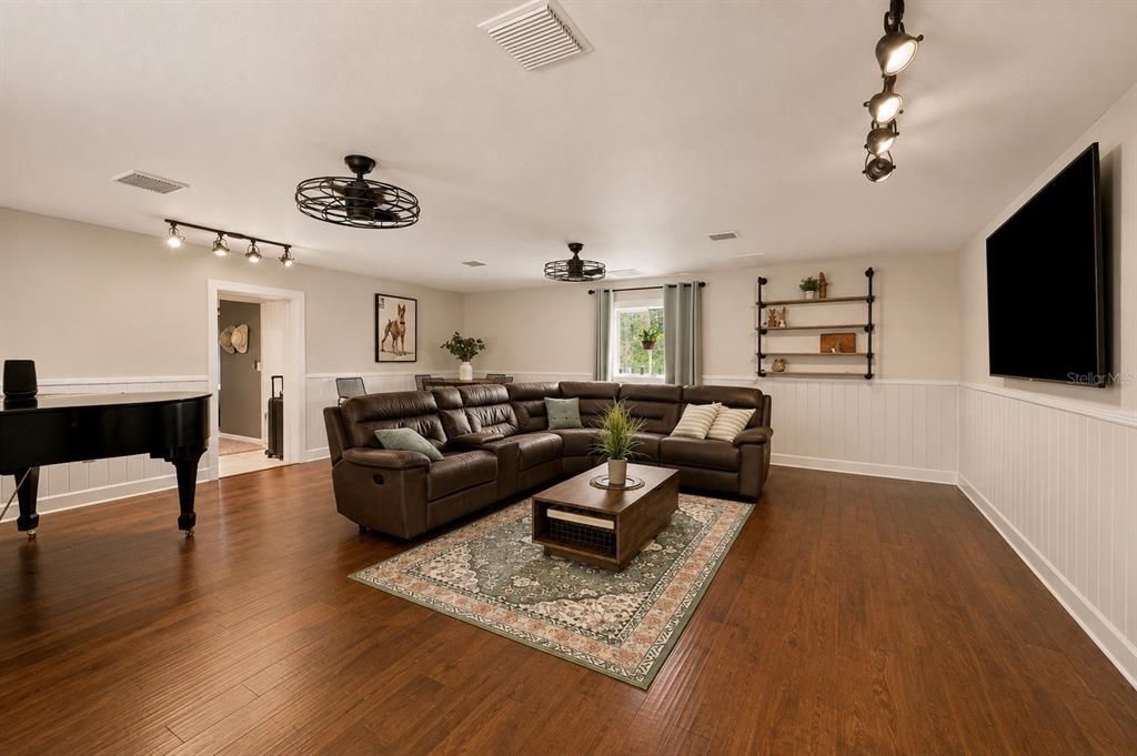 For Sale: $1,395,000 (5 beds, 4 baths, 4088 Square Feet)