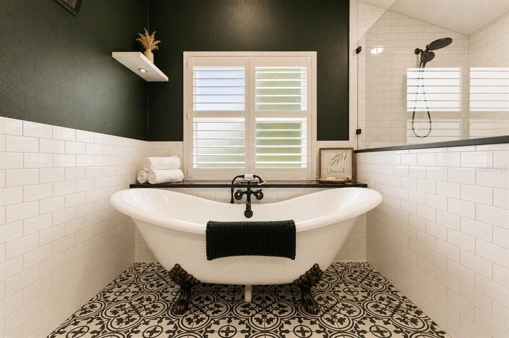 For Sale: $1,395,000 (5 beds, 4 baths, 4088 Square Feet)