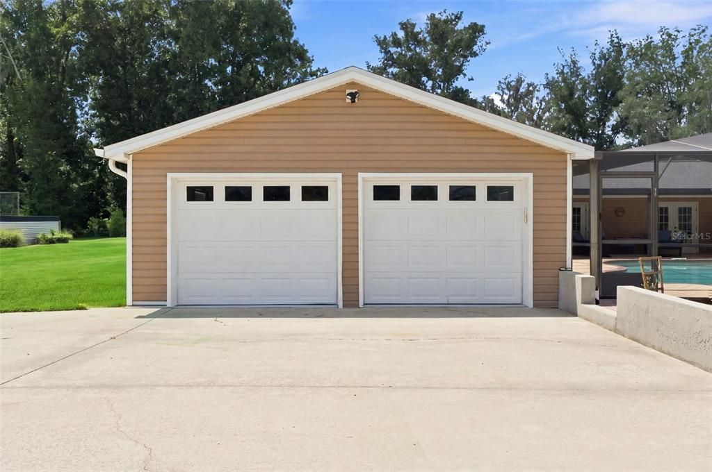For Sale: $1,395,000 (5 beds, 4 baths, 4088 Square Feet)