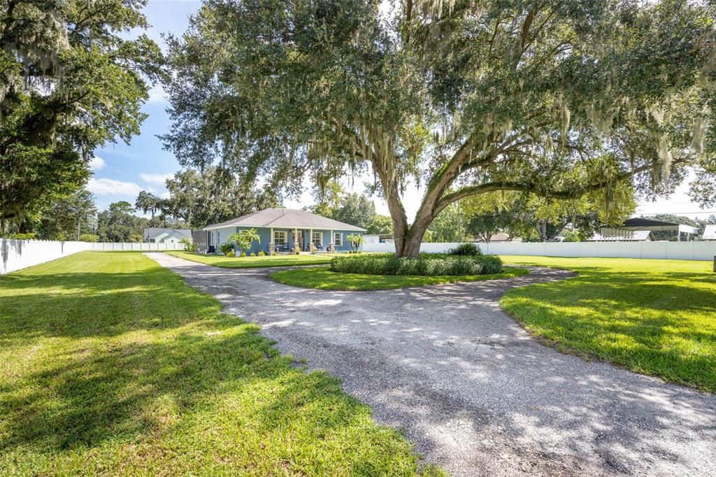 For Sale: $739,000 (3 beds, 3 baths, 2209 Square Feet)