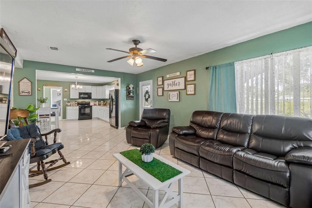 For Sale: $439,900 (3 beds, 2 baths, 1412 Square Feet)