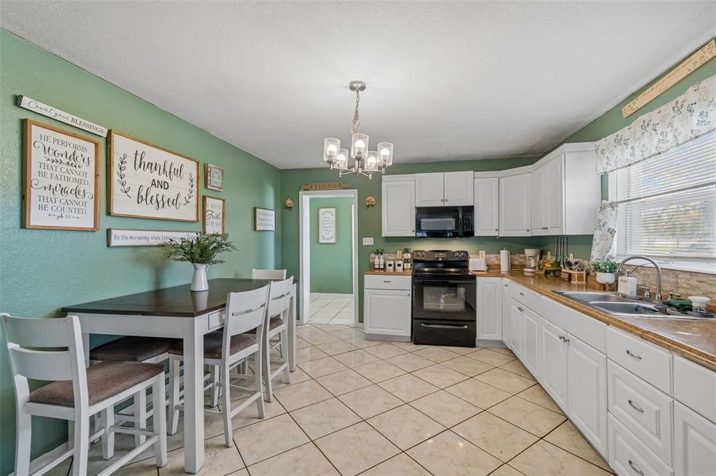 For Sale: $439,900 (3 beds, 2 baths, 1412 Square Feet)