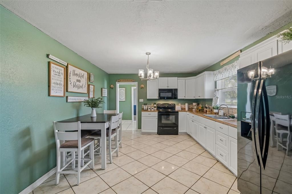 For Sale: $439,900 (3 beds, 2 baths, 1412 Square Feet)