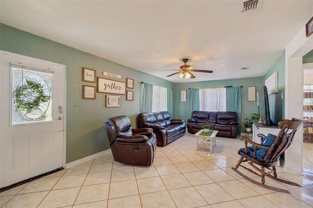 For Sale: $439,900 (3 beds, 2 baths, 1412 Square Feet)