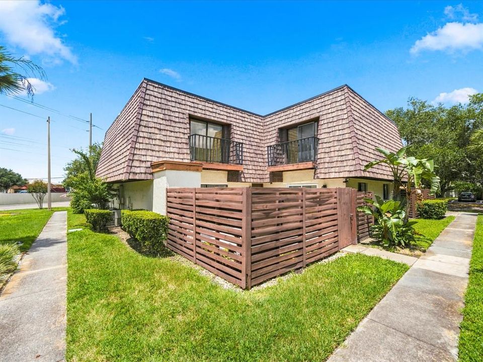 For Rent: $2,300 (2 beds, 2 baths, 1312 Square Feet)