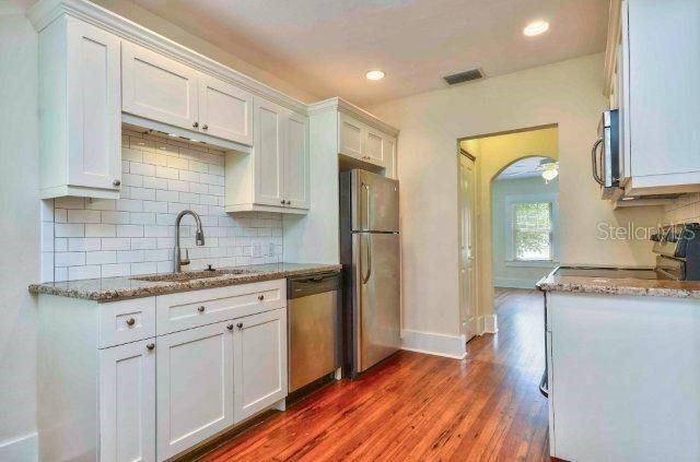 For Rent: $2,045 (1 beds, 1 baths, 744 Square Feet)