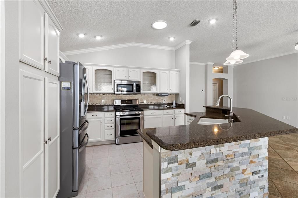 For Sale: $629,900 (3 beds, 2 baths, 1837 Square Feet)