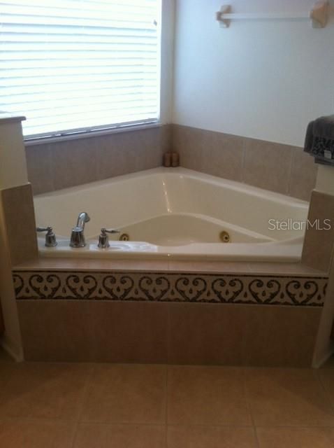 For Rent: $3,599 (5 beds, 3 baths, 3725 Square Feet)
