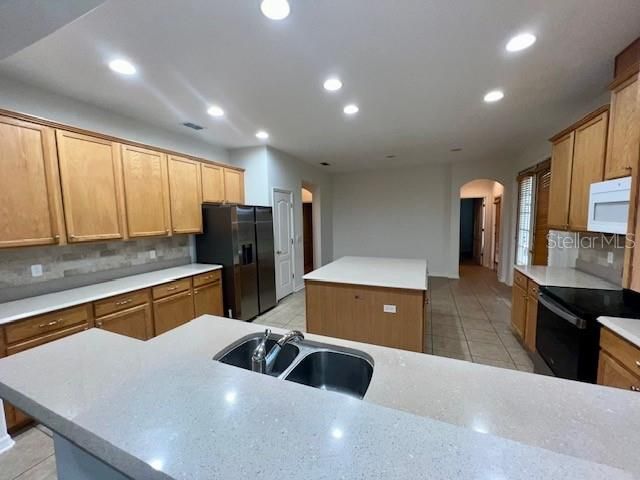 For Rent: $3,599 (5 beds, 3 baths, 3725 Square Feet)