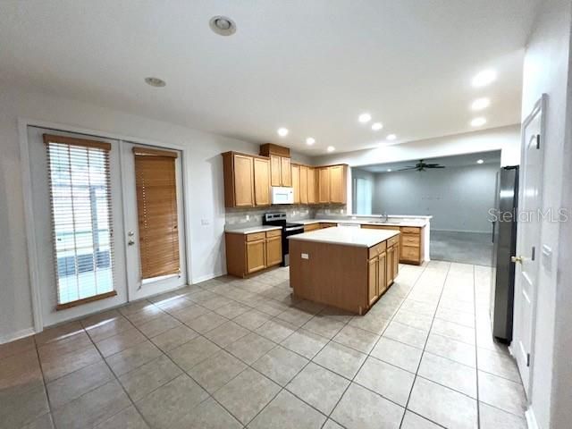 For Rent: $3,599 (5 beds, 3 baths, 3725 Square Feet)