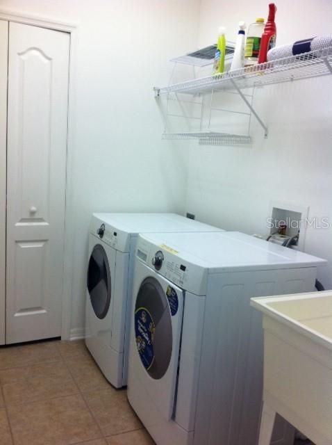 For Rent: $3,599 (5 beds, 3 baths, 3725 Square Feet)