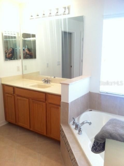 For Rent: $3,599 (5 beds, 3 baths, 3725 Square Feet)