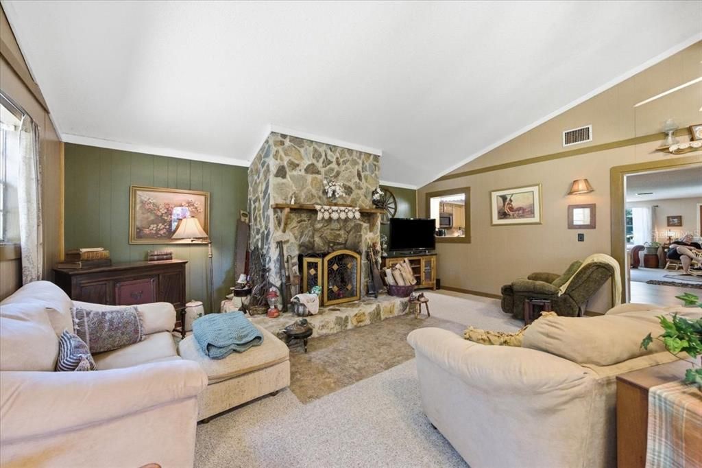 For Sale: $450,000 (3 beds, 2 baths, 1804 Square Feet)