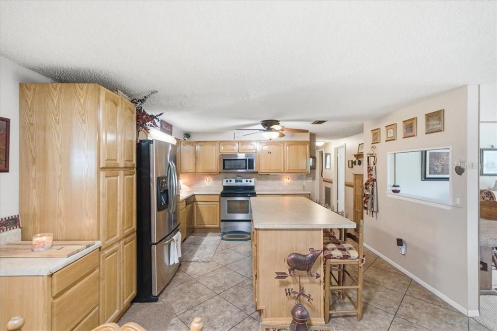 For Sale: $450,000 (3 beds, 2 baths, 1804 Square Feet)