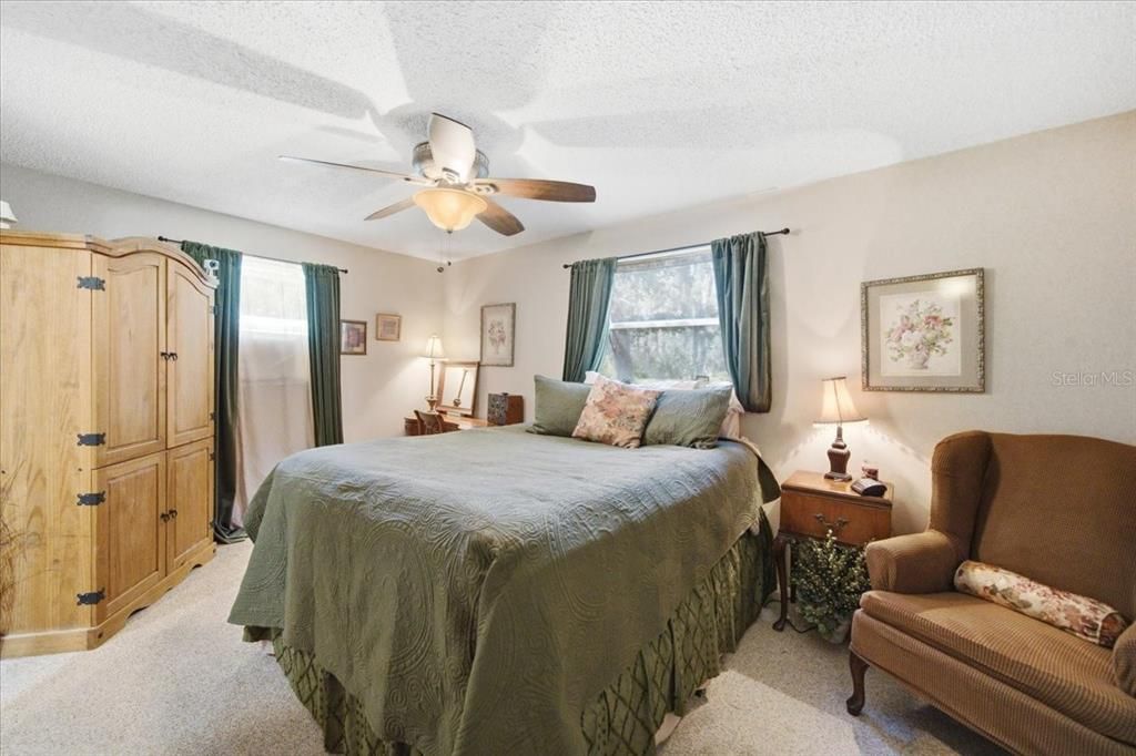 For Sale: $450,000 (3 beds, 2 baths, 1804 Square Feet)