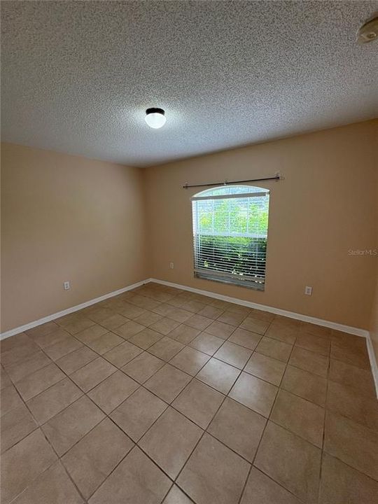 En Renta: $1,700 (3 camas, 2 baños, 1300 Pies cuadrados)