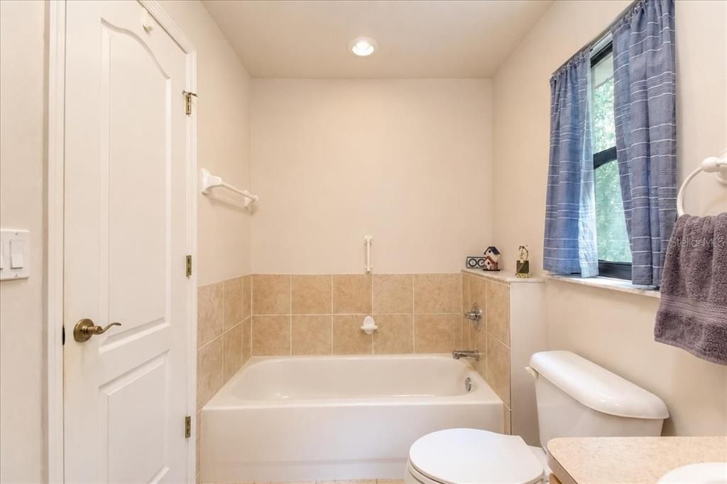 En Venta: $299,900 (3 camas, 2 baños, 1450 Pies cuadrados)