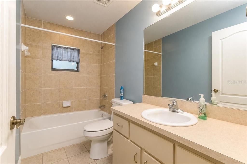 En Venta: $299,900 (3 camas, 2 baños, 1450 Pies cuadrados)