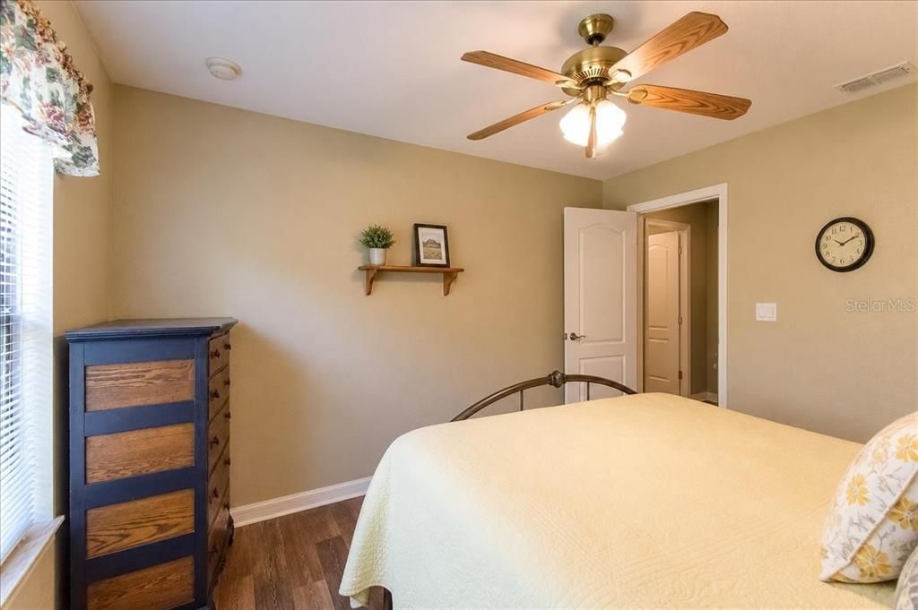 En Venta: $299,900 (3 camas, 2 baños, 1450 Pies cuadrados)