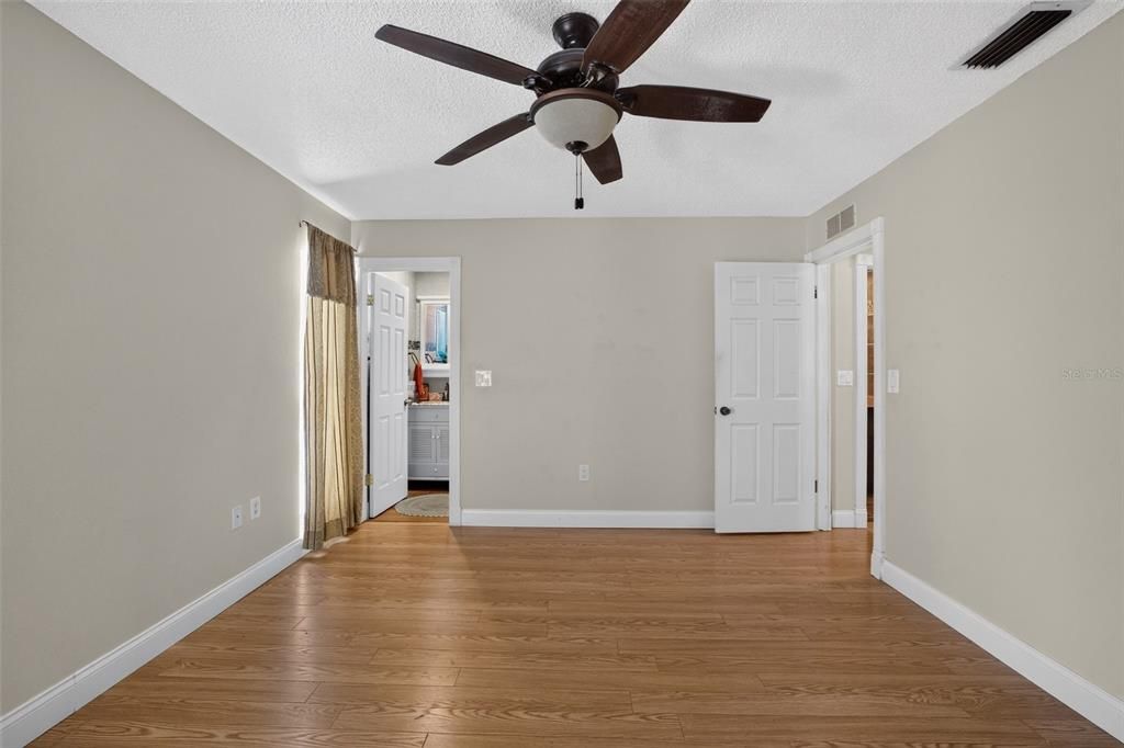 For Sale: $460,000 (3 beds, 2 baths, 1413 Square Feet)