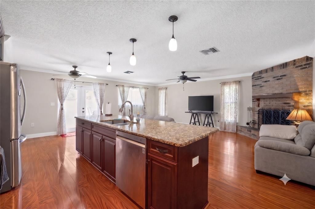 For Sale: $460,000 (3 beds, 2 baths, 1413 Square Feet)