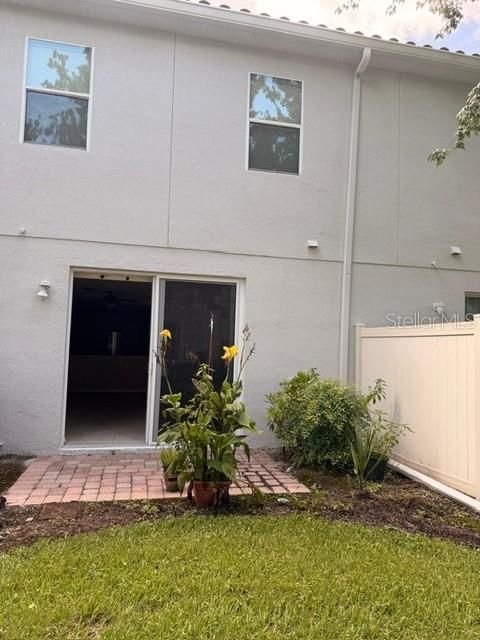 For Rent: $2,400 (3 beds, 2 baths, 1608 Square Feet)