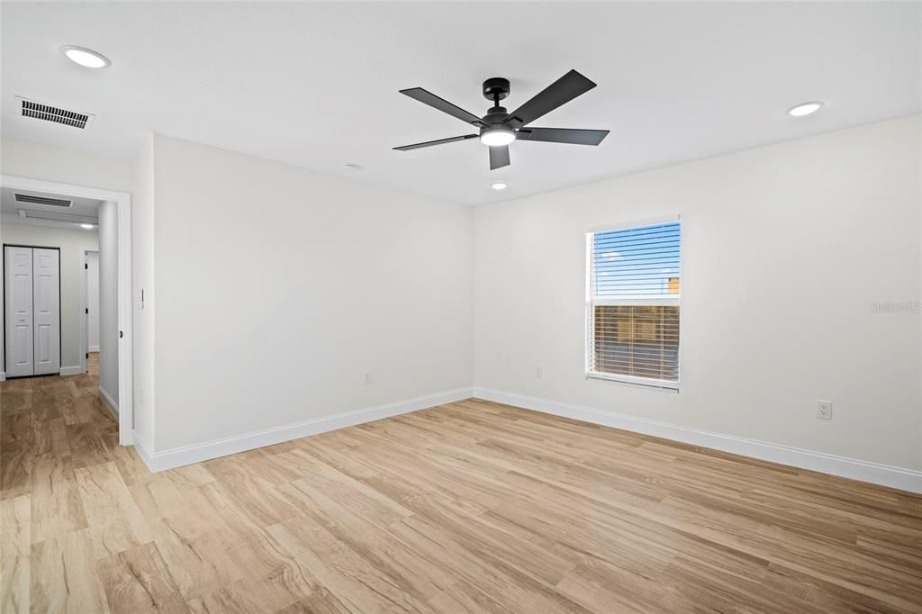 For Sale: $389,900 (3 beds, 2 baths, 1598 Square Feet)