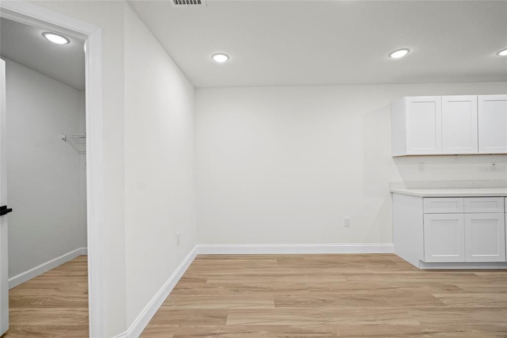 For Sale: $389,900 (3 beds, 2 baths, 1598 Square Feet)