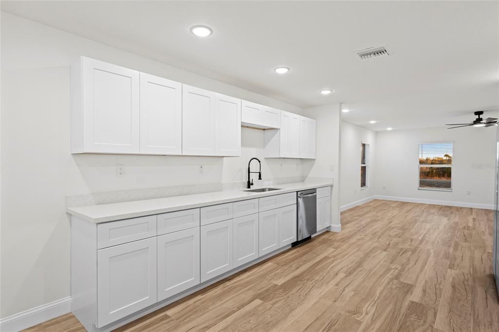 For Sale: $389,900 (3 beds, 2 baths, 1598 Square Feet)