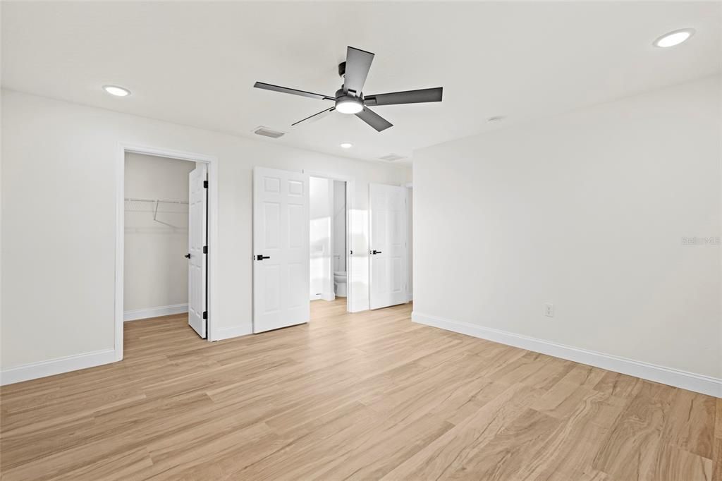For Sale: $389,900 (3 beds, 2 baths, 1598 Square Feet)