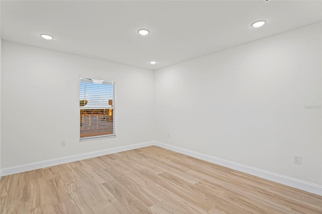 For Sale: $389,900 (3 beds, 2 baths, 1598 Square Feet)