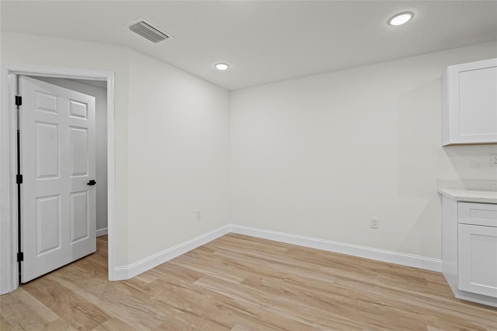 For Sale: $389,900 (3 beds, 2 baths, 1598 Square Feet)