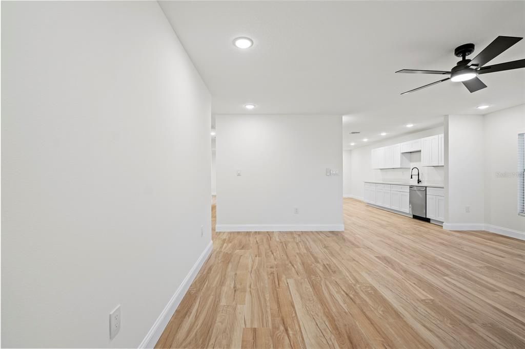 For Sale: $389,900 (3 beds, 2 baths, 1598 Square Feet)