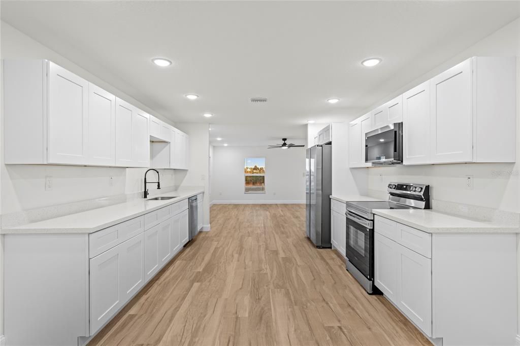 For Sale: $389,900 (3 beds, 2 baths, 1598 Square Feet)