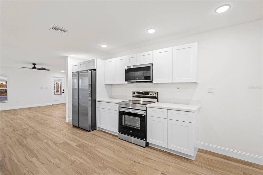 For Sale: $389,900 (3 beds, 2 baths, 1598 Square Feet)