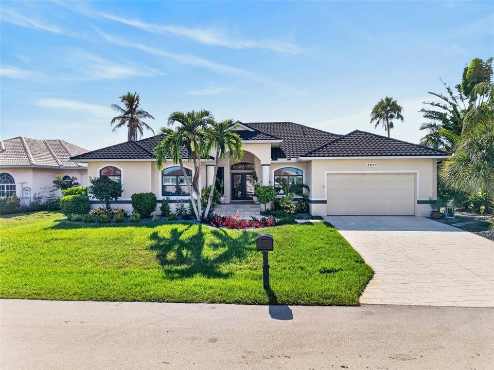 For Sale: $1,250,000 (4 beds, 2 baths, 2757 Square Feet)