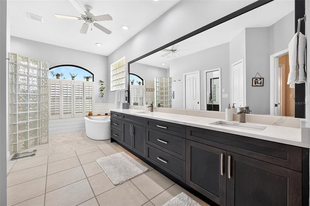 For Sale: $1,250,000 (4 beds, 2 baths, 2757 Square Feet)