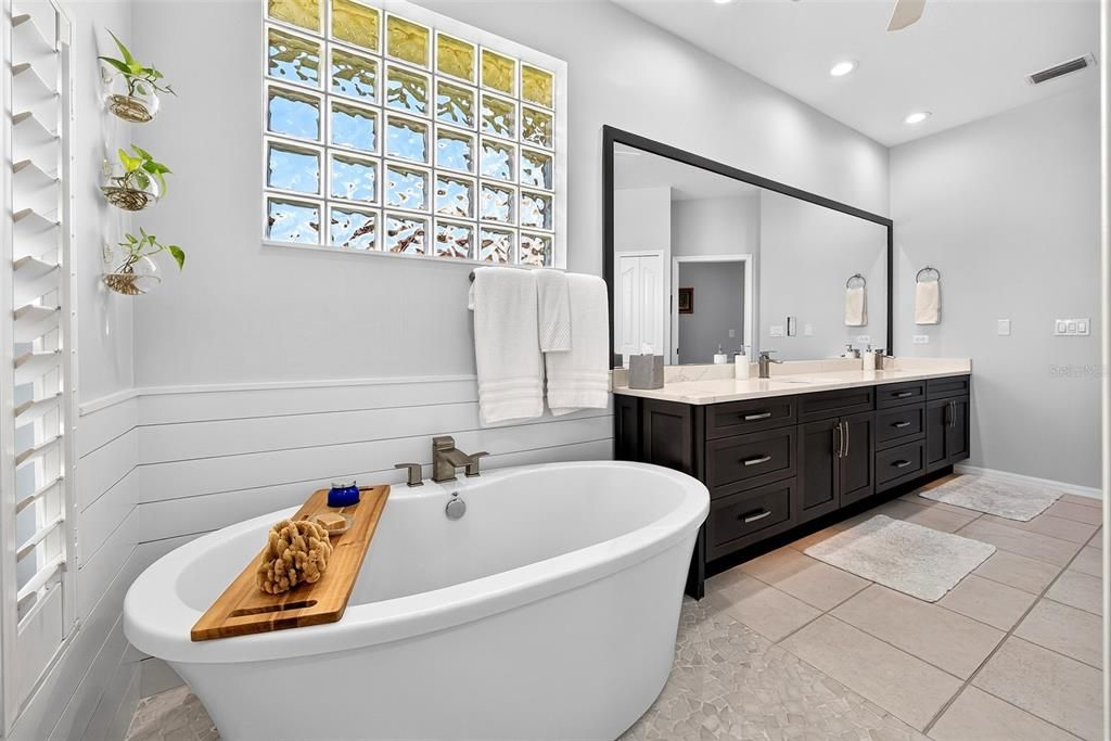 For Sale: $1,250,000 (4 beds, 2 baths, 2757 Square Feet)