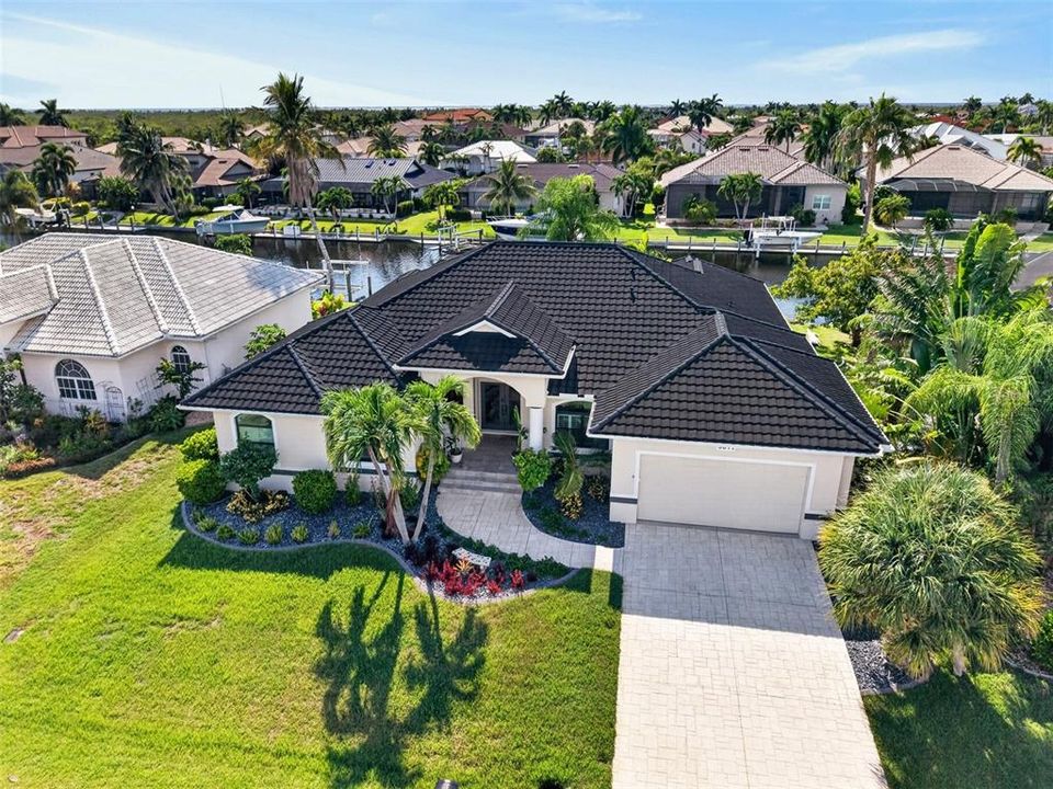 For Sale: $1,250,000 (4 beds, 2 baths, 2757 Square Feet)