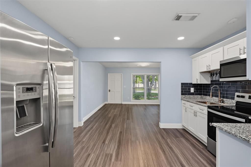 For Sale: $280,000 (3 beds, 2 baths, 1396 Square Feet)