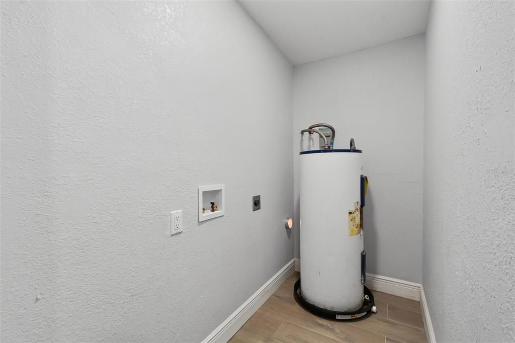 For Sale: $280,000 (3 beds, 2 baths, 1396 Square Feet)