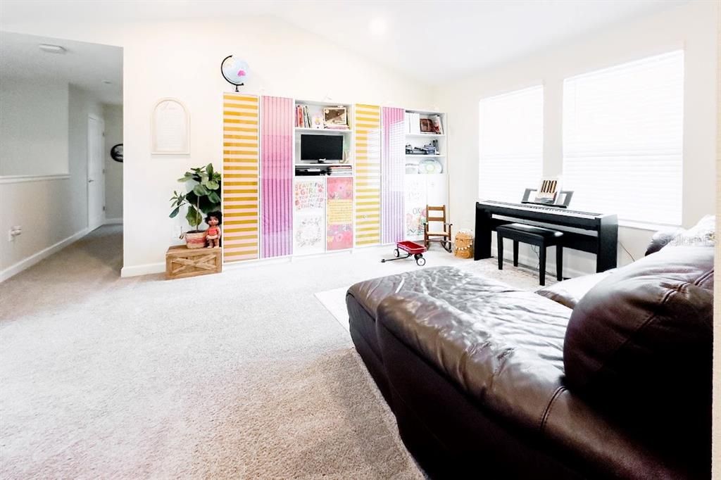 For Sale: $560,000 (4 beds, 3 baths, 2502 Square Feet)