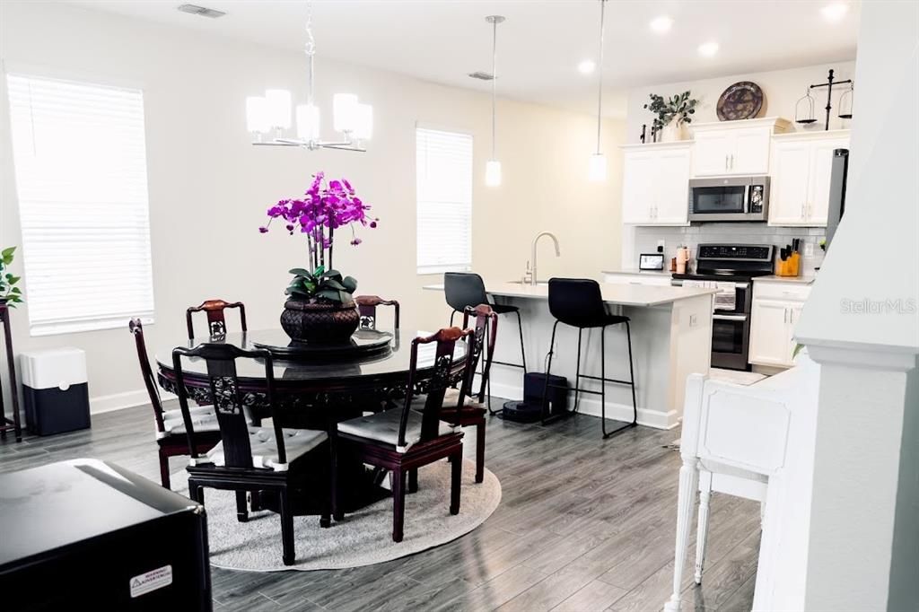 For Sale: $560,000 (4 beds, 3 baths, 2502 Square Feet)